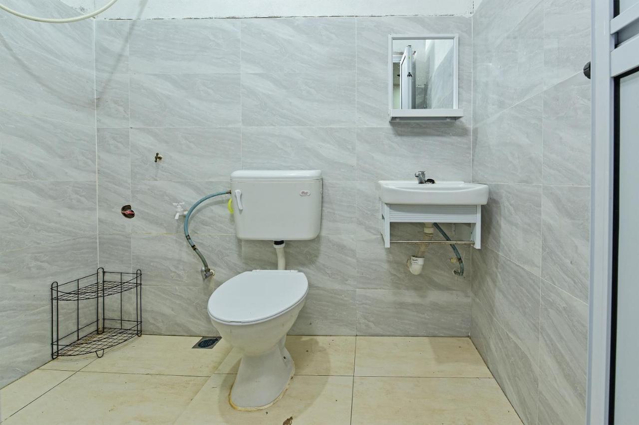Oyo 90596 Casaria Inn Paka Buitenkant foto